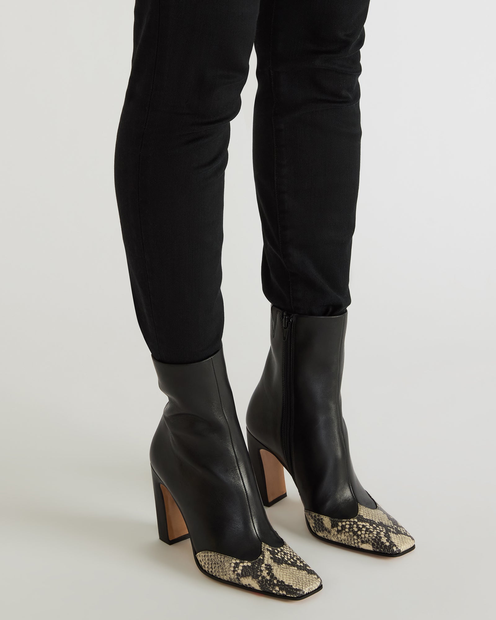 LYLE BLACK LEATHER WITH SNAKE