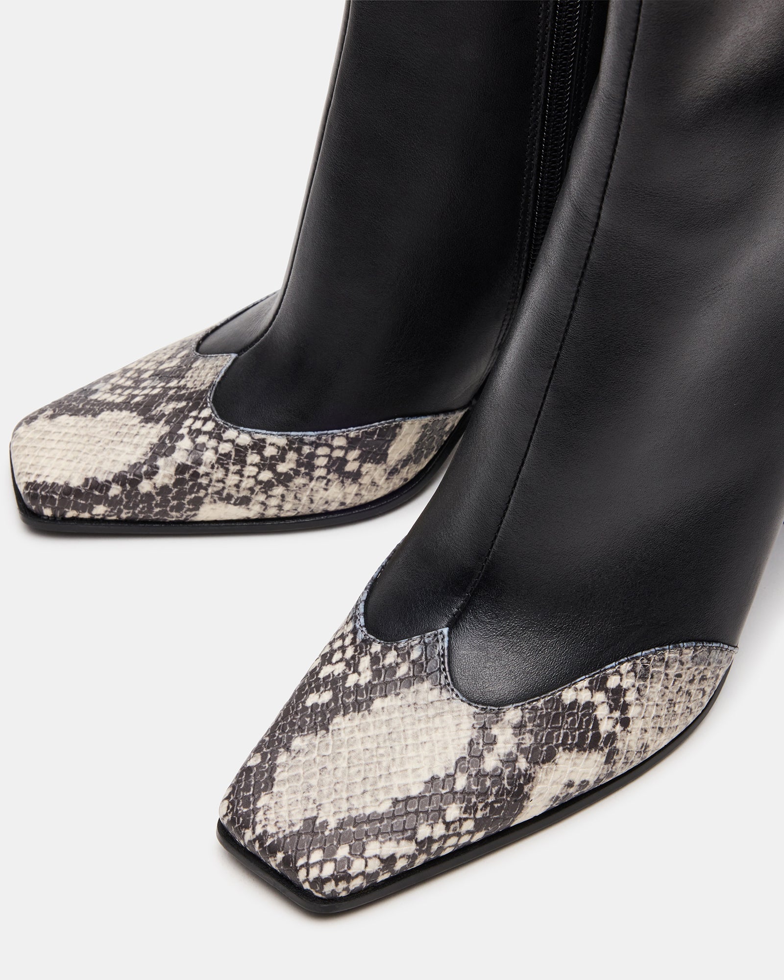 LYLE BLACK LEATHER WITH SNAKE